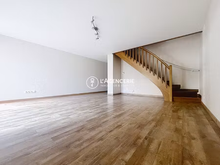 maison avec garage  terrasse et jardin