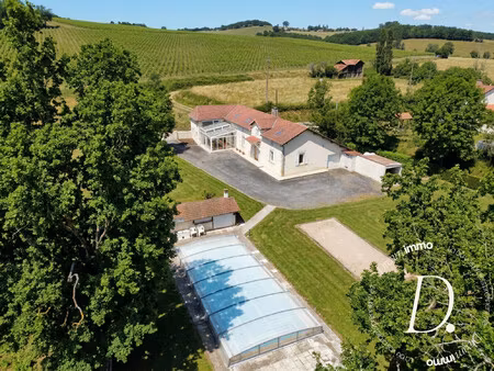 maison avec piscine et jardin