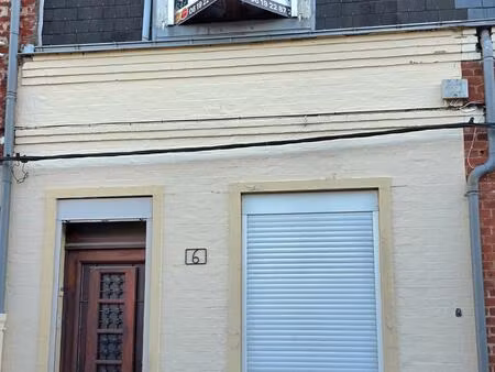 maison t3 avec cour  quartier de remicourt à rénover.
