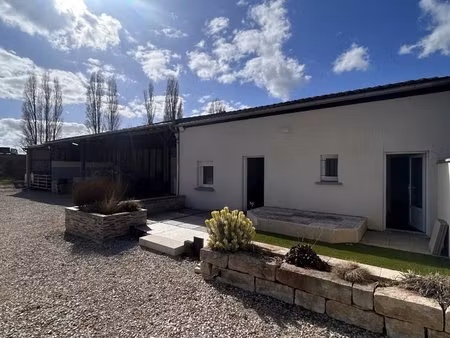 terrain professionnel avec bureau et hangar