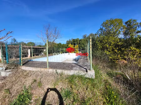 terrain de loisir en zone agricole avec bassin de nage.