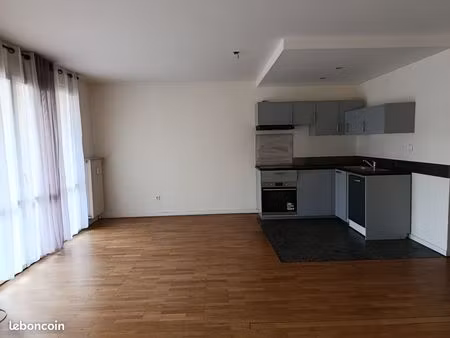 t2 rénové avec parking et grand balcon