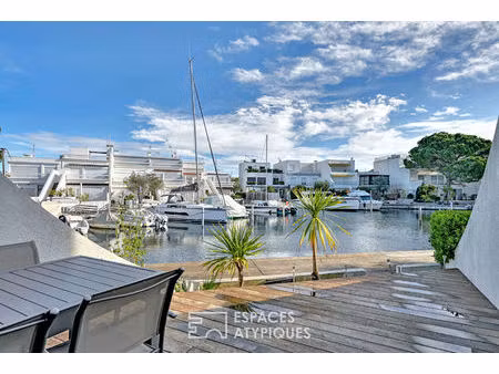 marina contemporaine avec appontement 3x10m