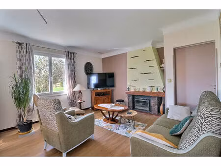 maison familiale avec dépendances sur grand terrain  à quelques minutes de saint-sever