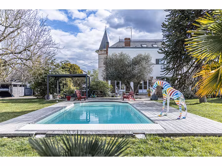 maison familiale avec grand jardin et piscine