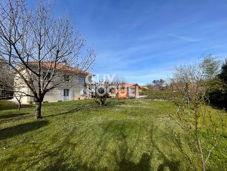 maison familiale avec grand terrain et garage