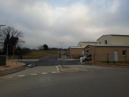 terrain à bâtir libre constructeur. lotissement calme dans un cadre agréable