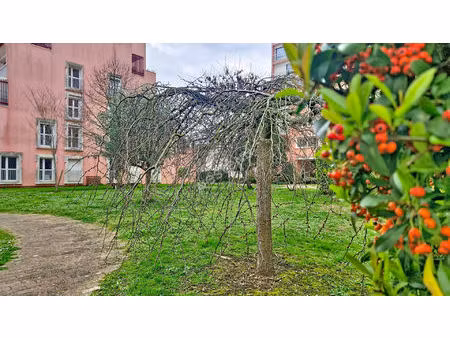 appartement 4 pièces à poitiers  rez-de-chaussée avec balcon et parking couvert