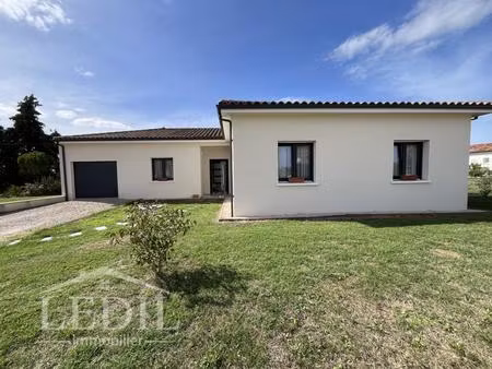 maison récente de plain pied avec garage et jardin