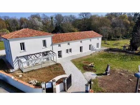 demeure de 363 m² à melleran