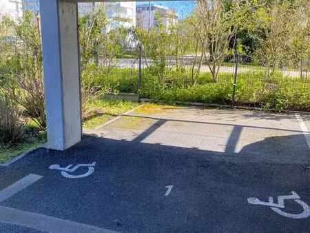 place parking couvert résidence