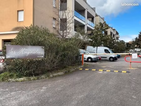parking au départ de la ligne bus a