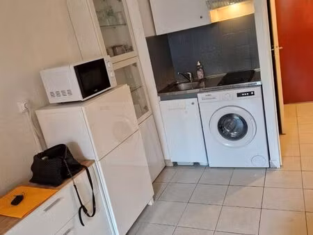 loue studio meublé a l'année la faviere