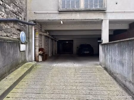 grand box dans hotel à voitures 75013 paris