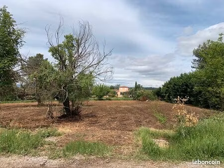 terrain 1250 m² trets