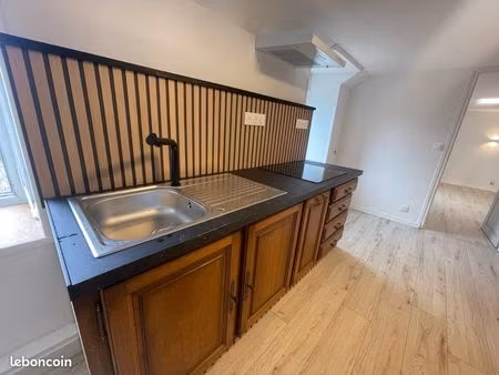 t2 rénové 48 m² – lumineux – cuisine indépendante