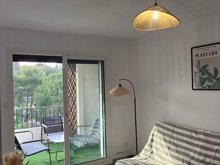 t2 meublé avec balcon à louer