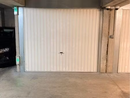 garage sécurisé à louer