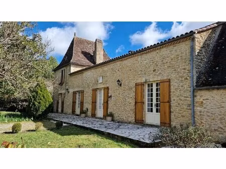 maison de village de caractère avec piscine et terrain de 1875m2