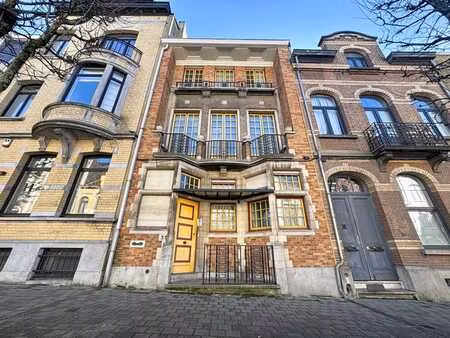 immeuble de caractère – 300m² bâtit – 5 chambres – jardin et