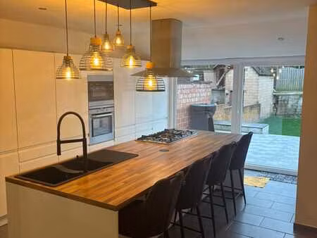 maison 3 chambres à châtelet avec cuisine moderne