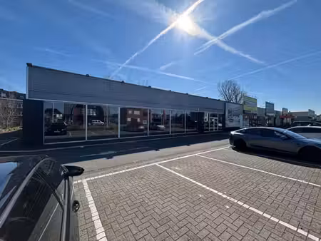 commerce 1.000 m² à louer avec parking