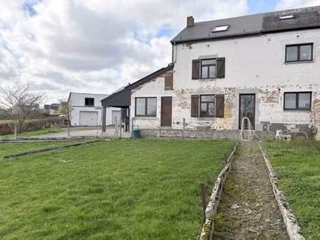 habitation 3 chambres avec jardin sise à agimont.