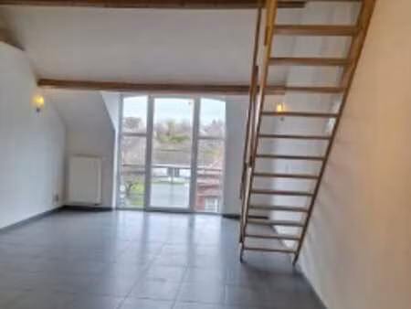 lumineux et spacieux appartement de 100m2  2/3 ch