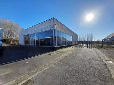 te koop: twee gebouwen op ruim terrein nabij het centrum ...