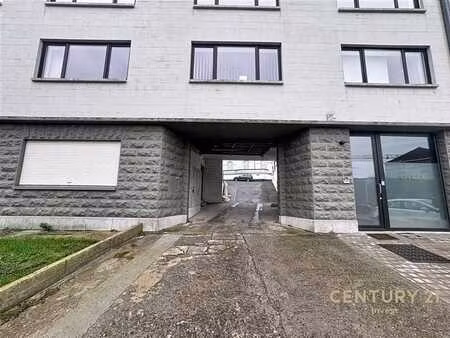 superbe emplacement pour dépôt/atelier/bureau de 250m² à ven