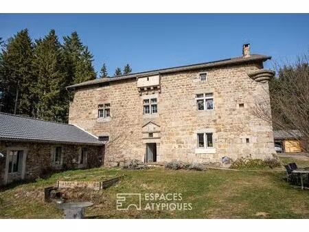 bâtisse du 13ème siècle sur le plateau ardéchois