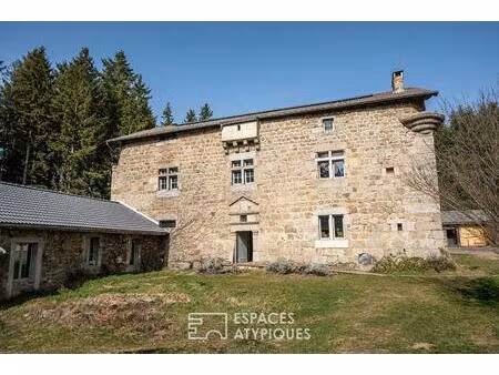 bâtisse du 13ème siècle sur le plateau ardéchois