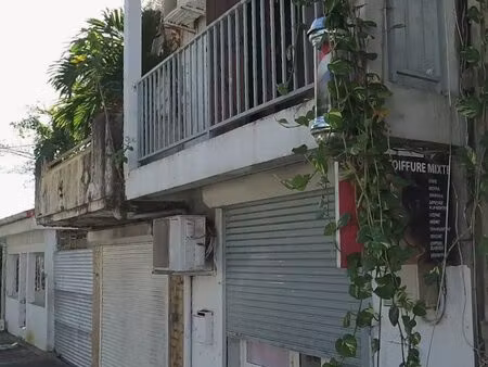 immeuble d'habitation avec local commercial