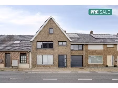 moderne en instapklare gezinswoning met tuin in koolskamp