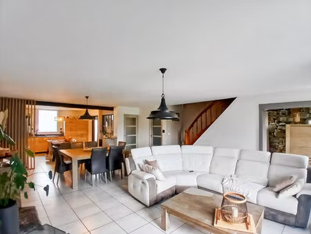 vente maison 8 pièces  225.24m²  gesté