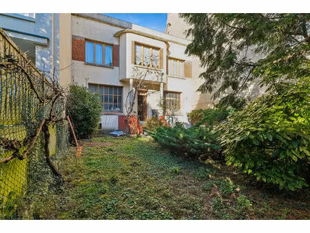 exclusivité - maison individuelle au fort potentiel - 304 68 m² de surface sol