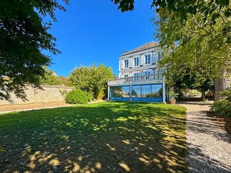 **maison bourgeoise** 233 m2 - 6 chambres - sous-sol - jardin. au cœur du vieux bourg de s