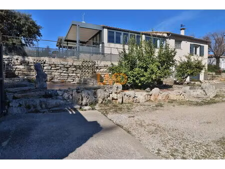 maison avec une vue dégagée et terrain constructible