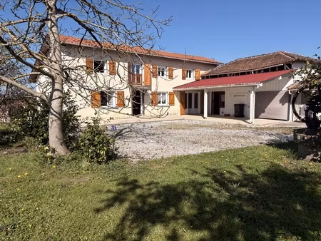 prix à la baisse pour cette belle maison avec dépendances et vaste terrain pourrait bien ê