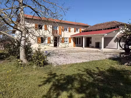 prix à la baisse pour cette belle maison avec dépendances !!