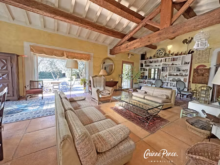 villa de charme avec piscine et garage proposée par corinne