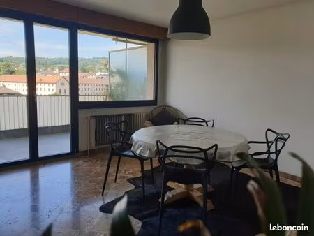 t4 lumineux au centre de la roche/foron