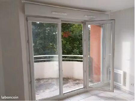 agréable t2 dans résidence à riom