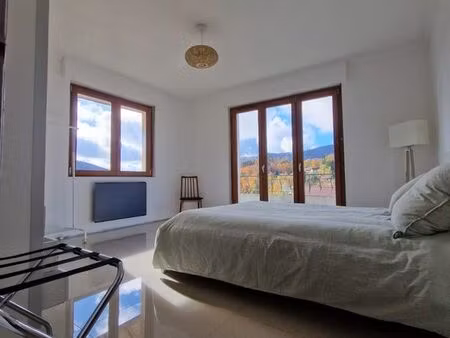 grande chambre meublée tout confort avec grand balcon privatif -5 min frontière de vallorb