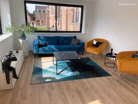 hypercentre face au chateau pres du port