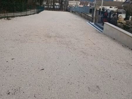 location place de parking gare montbard