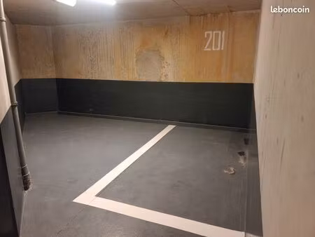 location grand stationnement moto à malakoff