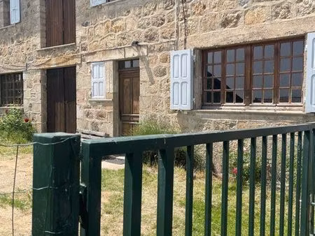 maison face aux monts d’ardèche