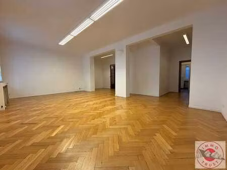 arts loi / bureau de 85m² avec kitchenette   charges de 100€