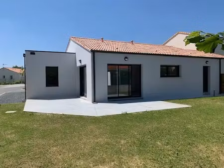 vente maison à chavagnes-en-paillers (85250) : à vendre / 108m² chavagnes-en-paillers